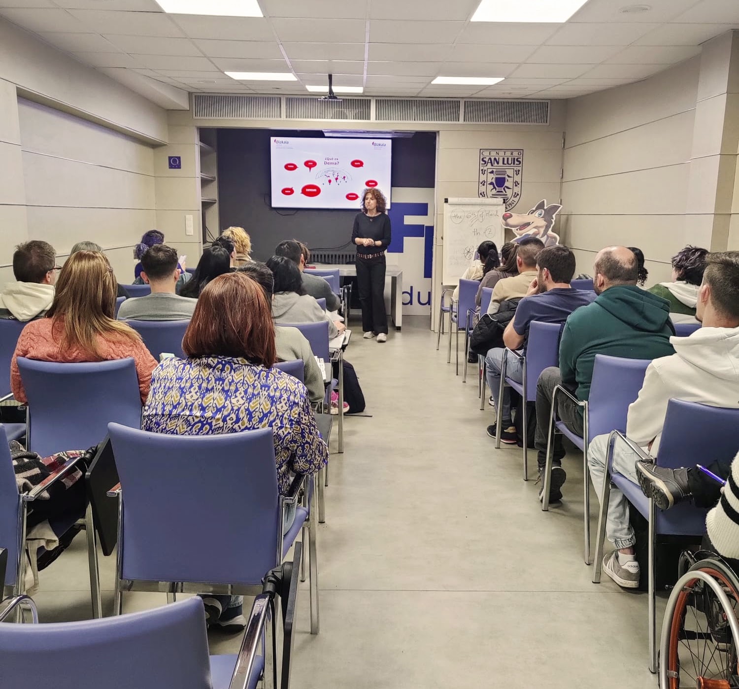 Impulsando Futuros: El Taller de Emprendimiento que Abre Nuevas Puertas Profesionales en Centro San Luis