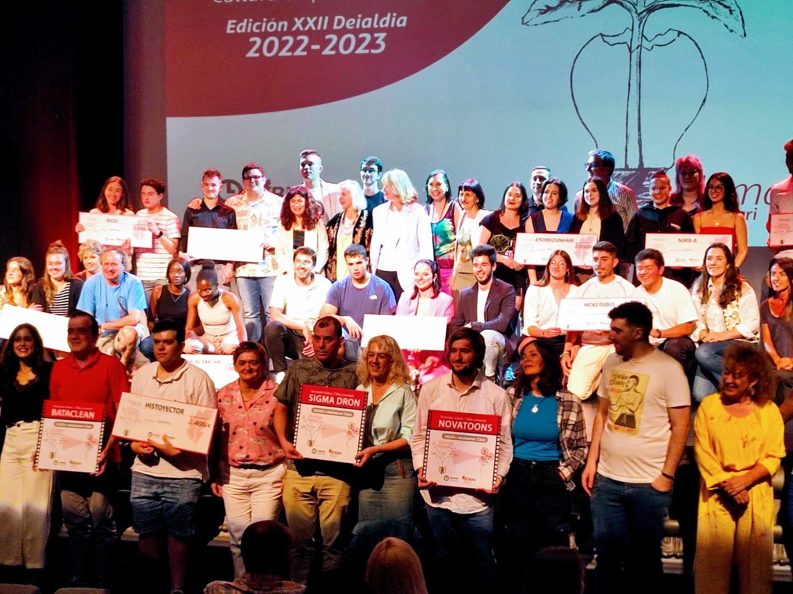 Premio ENPRESARI de DEMA para las emprendedoras y emprendedores de Centro San Luis. Los premios ENPRESARI DE DEMA 2023 reconocen las iniciativas emprendedoras de Centro San Luis de Grado Superior de DAW y del Grado Medio de SMR