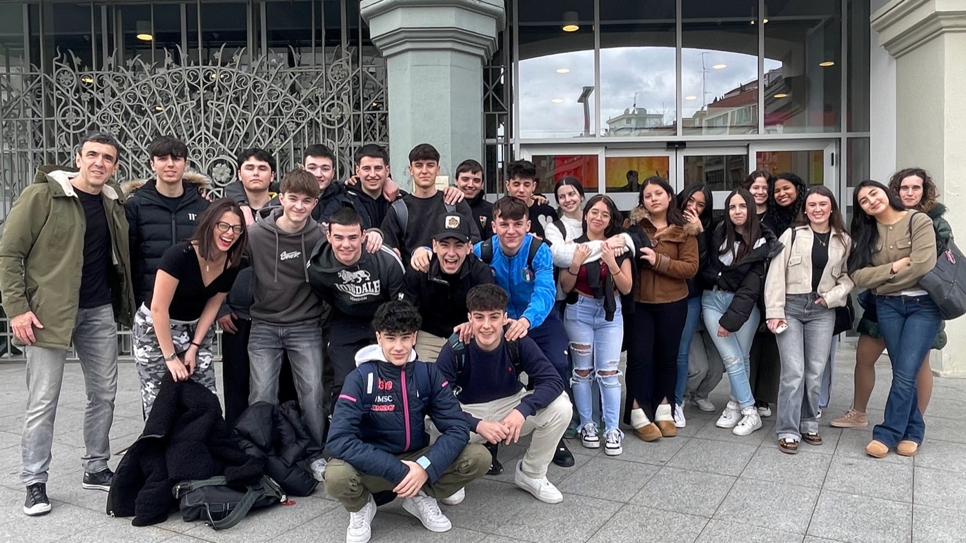 ¿Por qué estudiar Bachillerato en el Centro San Luis? Descubre el camino hacia tu futuro con el Bachillerato que mejor se adapta a ti. Centro San Luis, en Indautxu - Bilbao, ofertamos Bachilleratos íntegramente en Modelo A (castellano)